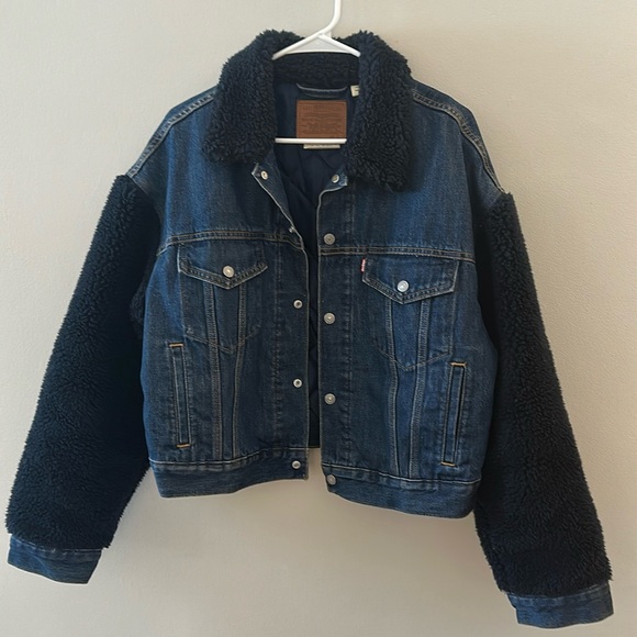 LIKE NEW Levi’s Cocoon Bomber Sherpa Trucker Jacket - Dark Wash - Picture 1 of 4